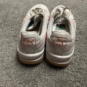 Ladies Pumas Pink and white size 7